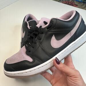 Nike Air Jordan 1 SE Black Iced Lilac Low Sneakers